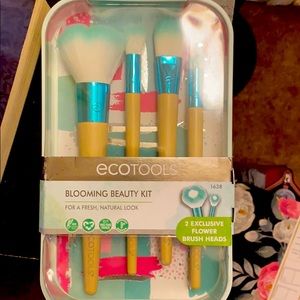 Eco tools blooming beauty kit brushes